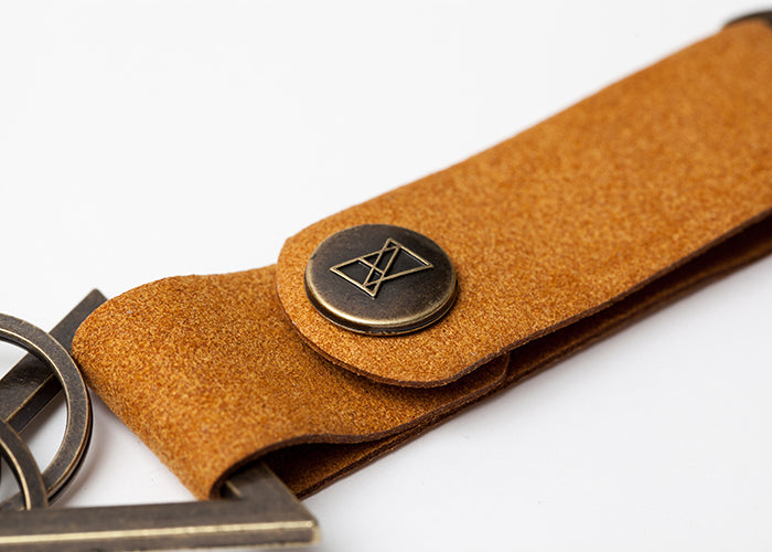 TRIANGLE KEY CHAIN Camel/Gold